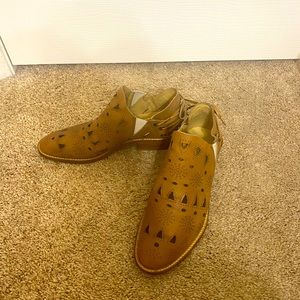 Musse and Cloud all leather shoes . Size 8 (39) euro